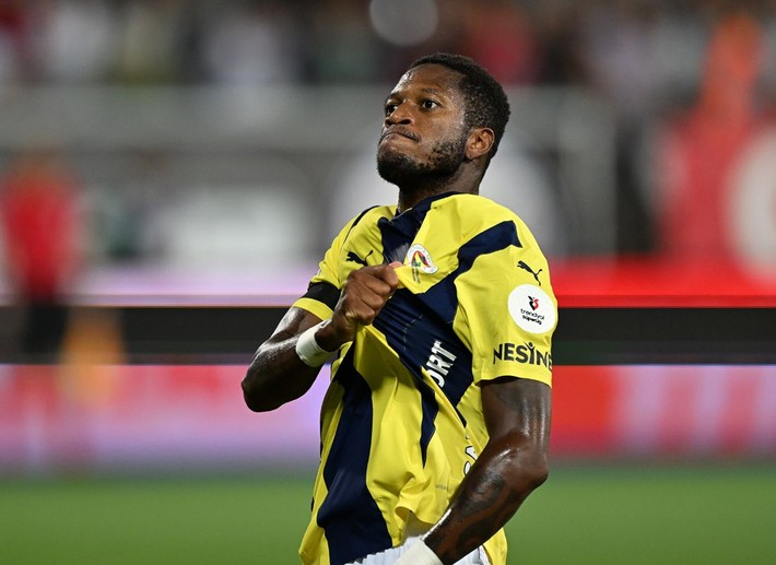 Ali Koç Bafetimbi Gomis'in bir telefonuyla orta saha krizini çözdü! Box to box'ın kralı - Resim: 3