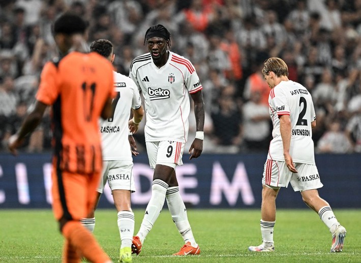 4-2'nin ardından 5 milyon euroluk yıldızı sildi: Sen Beşiktaş'ın topçusu değilsin - Resim: 4