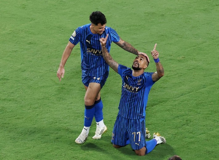 Devin Özek'ten Alex de Souza-Jay Jay Okocha karışımı top class transfer! 145 milyon euroluk imza - Resim: 11