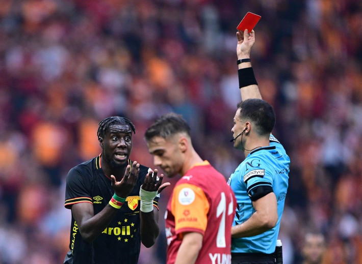 Göztepe'den kırmızı kart tepkisi: Biçildik! - Resim: 1