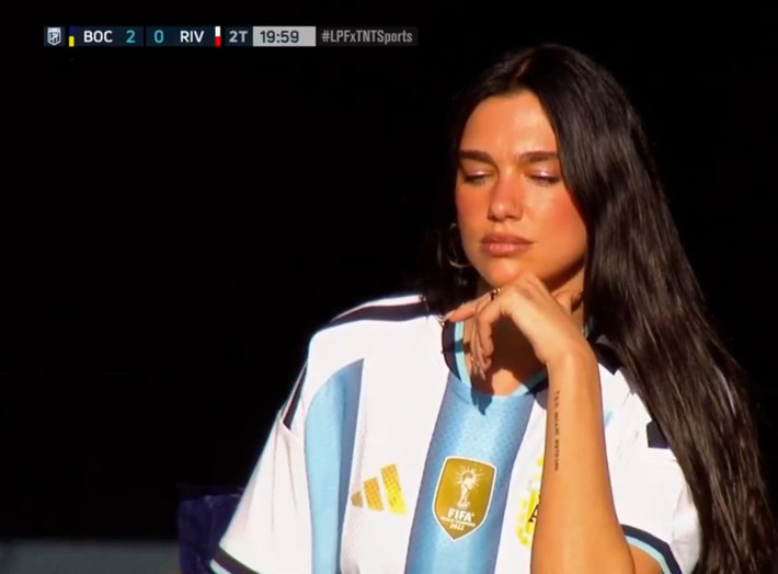 Dua Lipa tribünde coştu! Boca Juniors - River Plate maçını izledi - Resim: 6