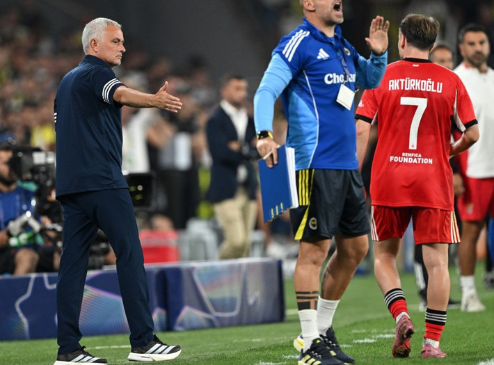 Mourinho ile Kerem Aktürkoğlu böyle selamlaştı - Resim: 2