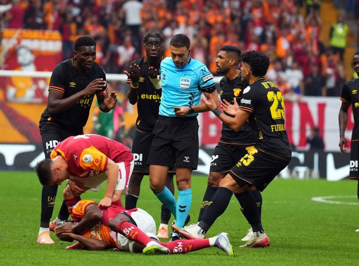 Göztepe'den kırmızı kart tepkisi: Biçildik! - Resim: 2