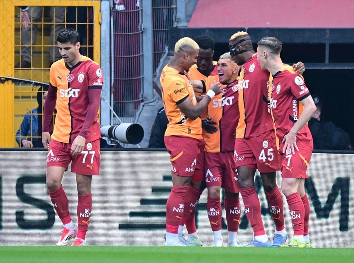 Nihat Kahveci Galatasaraylı futbolcuya seslendi: Kalk git vallahi yeter ya - Resim: 2