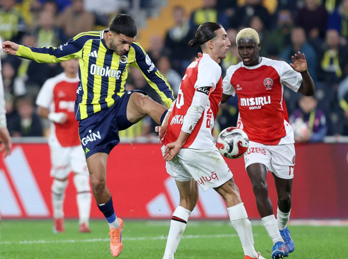 Tedesco üç futbolcuyu oynatınca kıyamet koptu: Bunların hiçbiri hazır değil hocam - Resim: 8