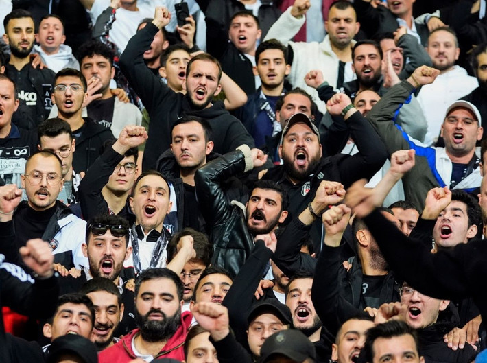 Olay tezahürat sonrası Orkun Kökçü taraftarın yanına gitti - Resim: 7