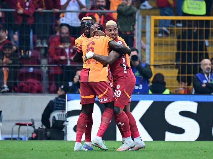 Nihat Kahveci Galatasaraylı futbolcuya seslendi: Kalk git vallahi yeter ya - Resim: 7