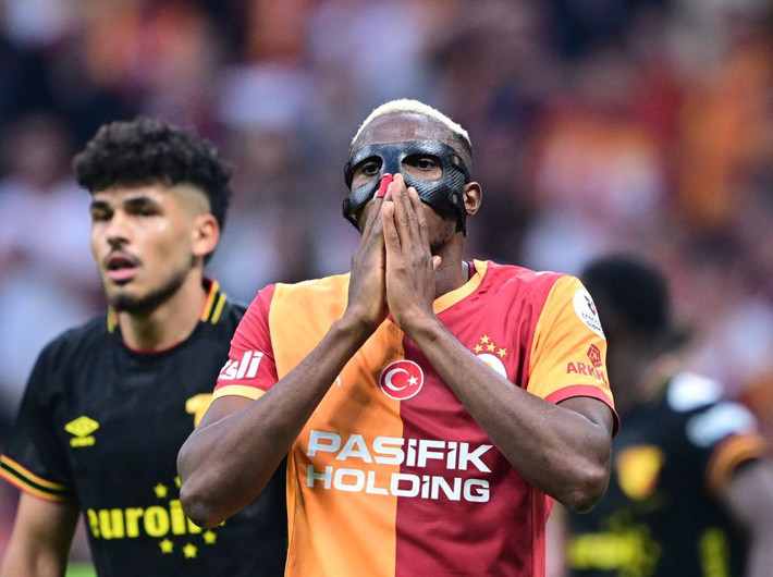 Osimhen sportif direktörle hocayı birbirine düşürdü! 1 milyar euroluk kulüpte kriz çıktı - Resim: 2