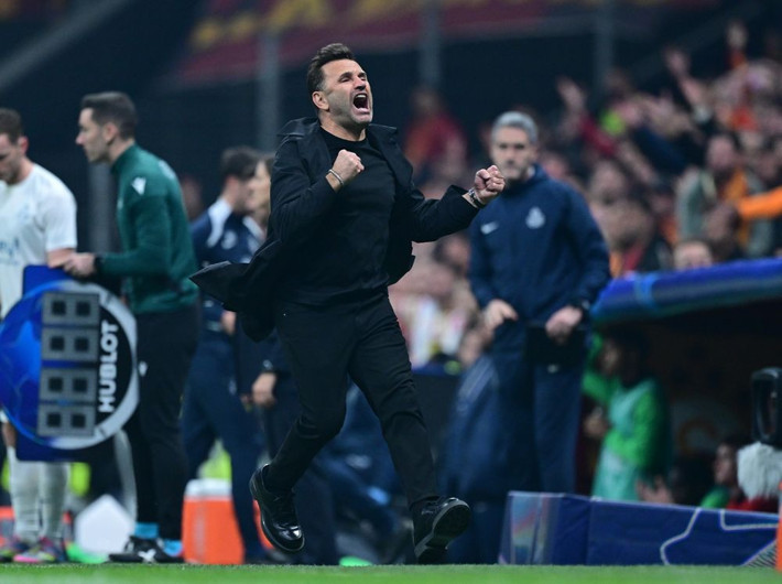 1-0'ın ardından Okan Buruk ve üç yıldıza yaylım ateşi: Demek ki Osimhen olmayınca olmuyor - Resim: 10