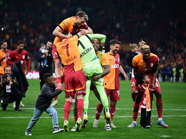 Nihat Kahveci Galatasaraylı futbolcuya seslendi: Kalk git vallahi yeter ya - Resim: 6