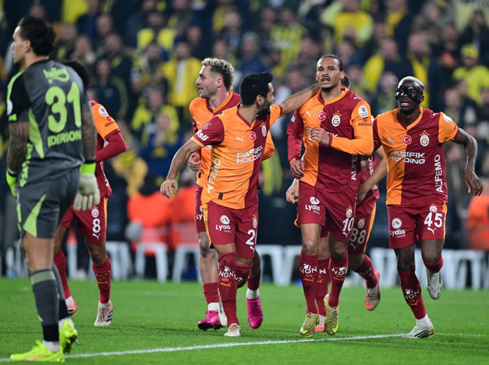 Fenerbahçe-Galatasaray derbisinden sonra Okan Buruk'a tepki: 5 dakika daha kalamaz mıydı? - Resim: 3