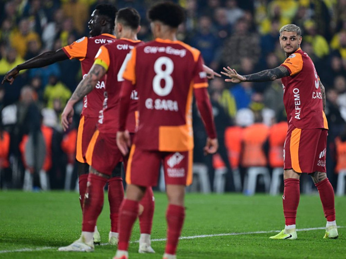 Fenerbahçe-Galatasaray derbisinden sonra Okan Buruk'a tepki: 5 dakika daha kalamaz mıydı? - Resim: 5