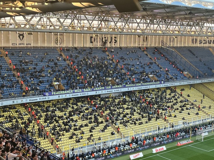Kadıköy'de tribünler boş kaldı! Yönetime ve takıma tepki - Resim: 2