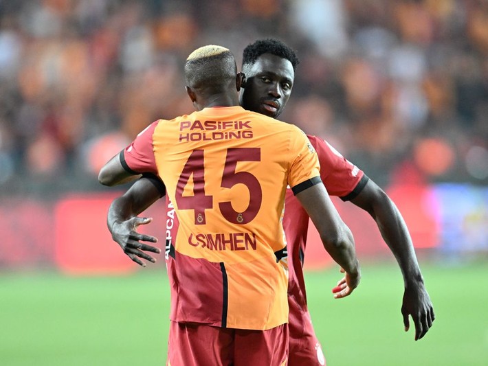 Dursun Özbek'in imdadına Tadic'le Ziyech yetişti: Sizin sayenizde kaleci sorunumuz bitti - Resim: 13
