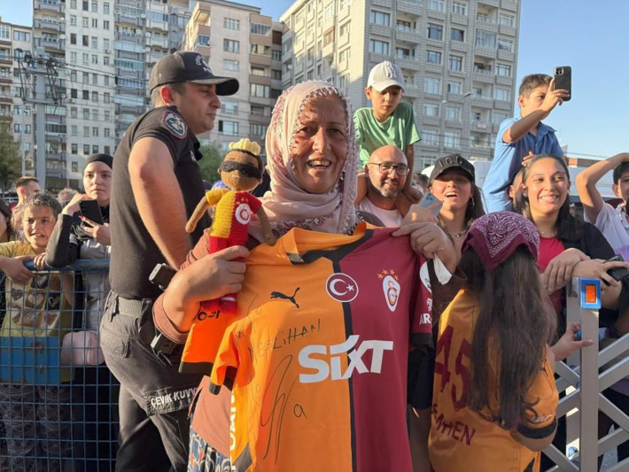 Galatasaray kafilesinde bir ilk! Kayseri'de dikkat çeken isim - Resim: 5