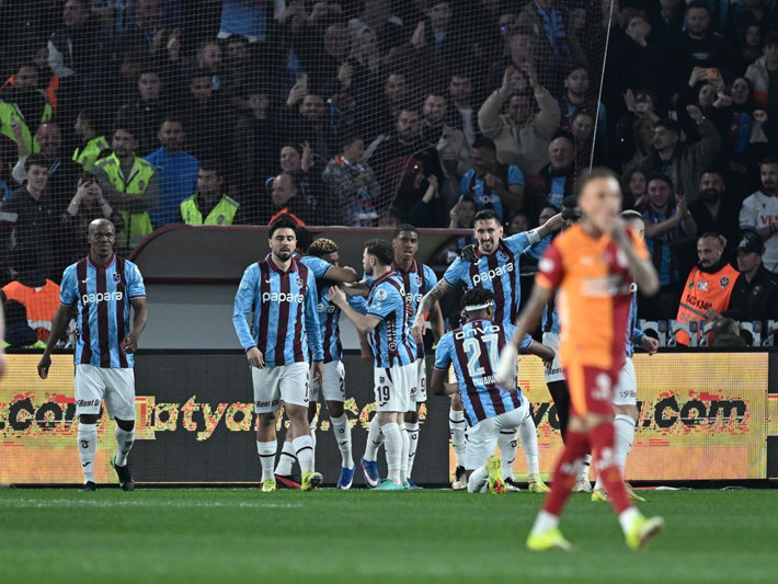 Barış Alper Yılmaz'ın Pina'ya yaptığı hareket kırmızı mıydı? Trio 16 pozisyonu tek tek yorumladı - Resim: 7