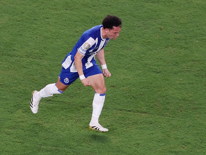 Devin Özek'ten Alex de Souza-Jay Jay Okocha karışımı top class transfer! 145 milyon euroluk imza - Resim: 7