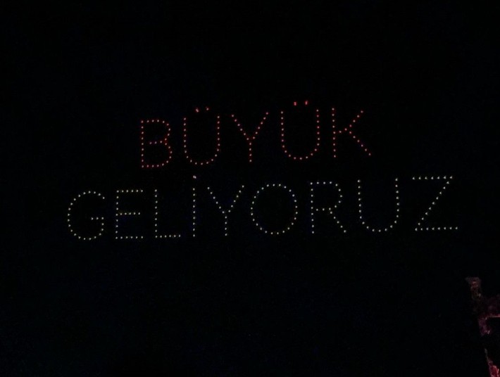 Mourinho ve Acun Ilıcalı'ya drone'la mesaj verildi! Galatasaray'dan ses getiren kutlama - Resim: 4