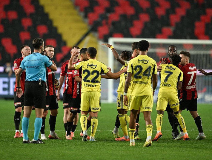 Jorge Jesus transfer etti Tedesco vitrine çıkardı! Fenerbahçe'nin üç yıldızı için Kadıköy'e geliyorlar - Resim: 7