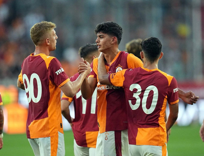 Galatasaray'da 2 futbolcu forma numarasını değiştirdi - Resim: 2