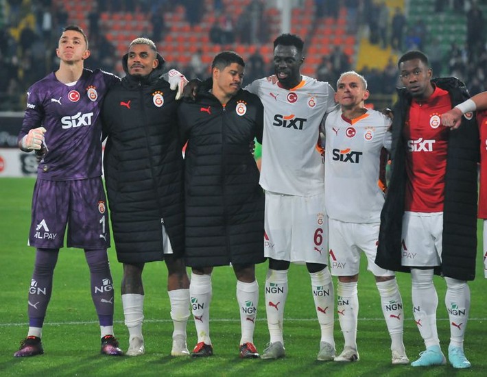 Dursun Özbek'ten Sara, Torreira ve Lemina'yı yedek bırakacak yıldız transferi! "Telefonda konuştum gelecek" - Resim: 9