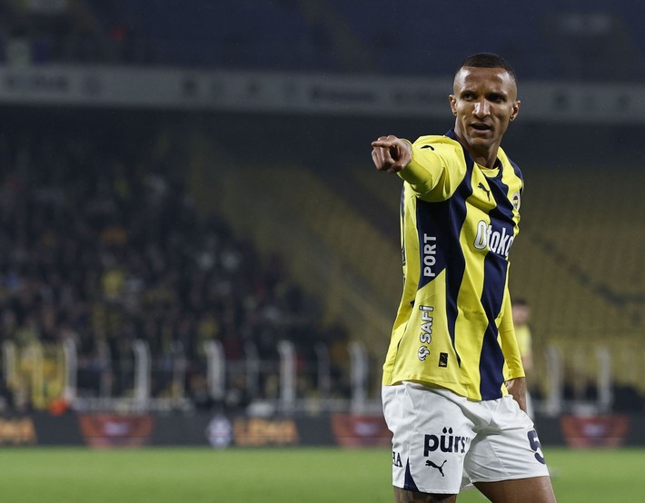 Livakovic yerine 2.02'lik kaleci geliyor! Transferde Becao önemli rol oynayacak - Resim: 5