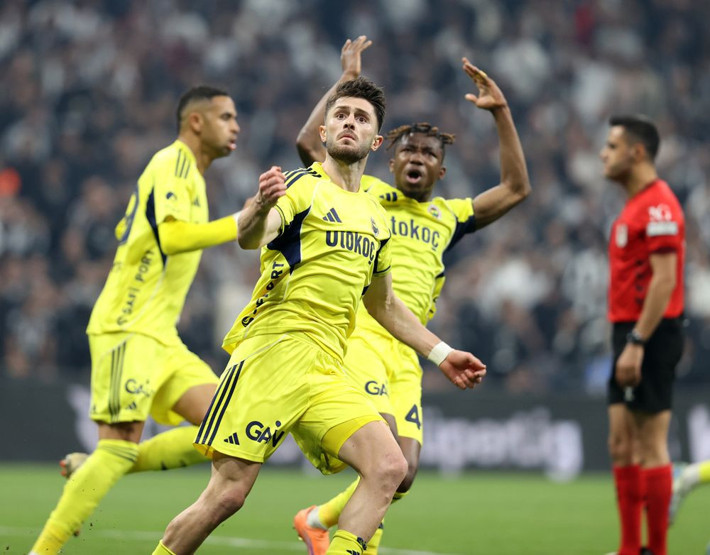 Jose Mourinho Gabriel Sara'dan vazgeçti Fenerbahçe'de yüzüne bakmadığı yıldızı istedi! - Resim: 4