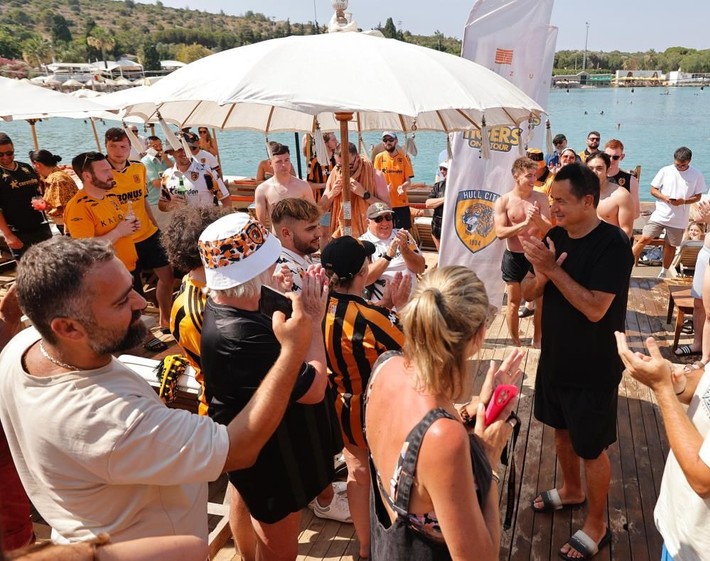 Acun Ilıcalı, Hull City taraftarına deniz turu yaptırdı - Resim: 2