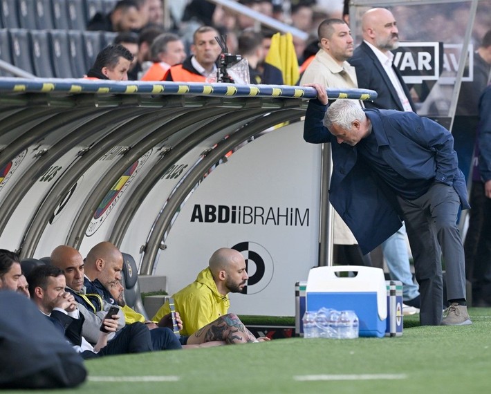Mourinho'dan Muslera'ya sert mesaj: Galatasaray'ın kutlamalarında gördük - Resim: 4