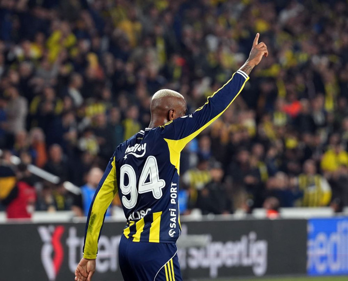 2-1'in ardından Tedesco'nun son maçını açıkladı: Aykut Kocaman ve İsmail Kartal kadrolarını verdi - Resim: 6