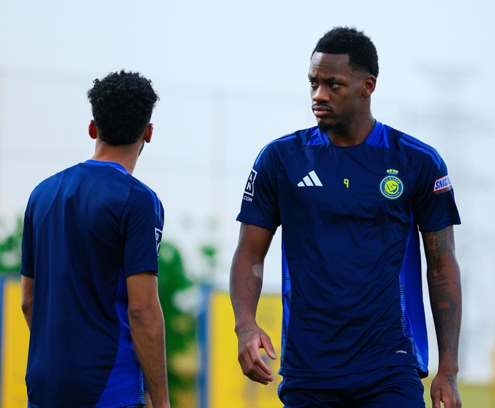 Mourinho Jhon Duran transferiyle başına ihale aldı: Eğer onu da Maximin gibi yaparsan bu sefer sen gidersin - Resim: 6