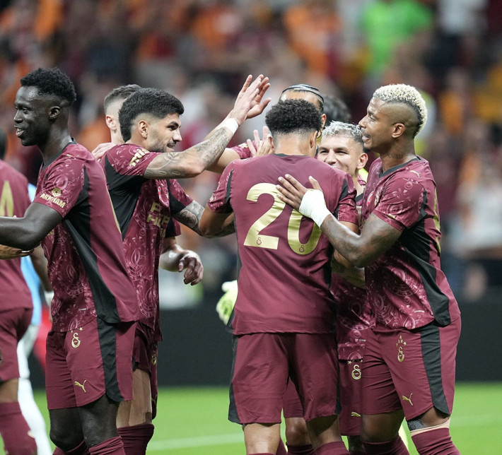Galatasaray'da 2 futbolcu forma numarasını değiştirdi - Resim: 1