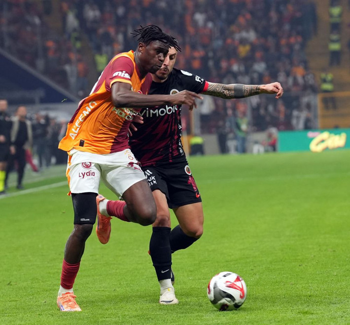 Okan Buruk Gençlerbirliği maçında forma verdiği oyuncuyu Şampiyonlar Ligi kadrosuna yazmamış! - Resim: 4