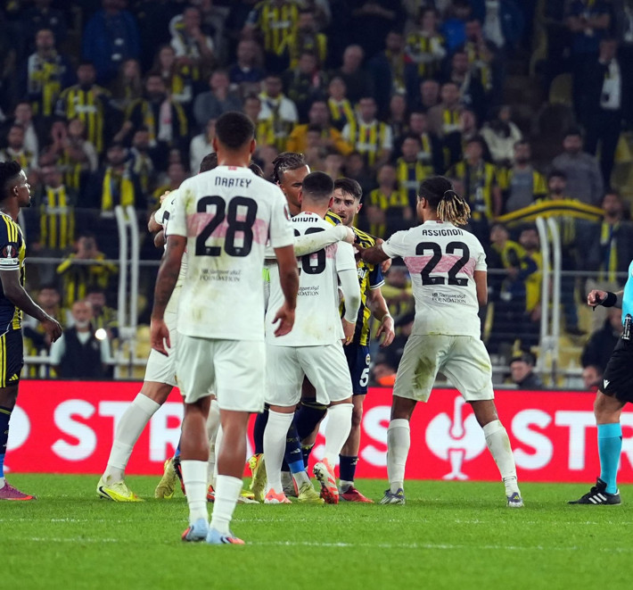 1-0'ı değil İsmail Yüksek - Deniz Undav kavgasını manşet yaptılar: Son düdükten sonra arbede - Resim: 1