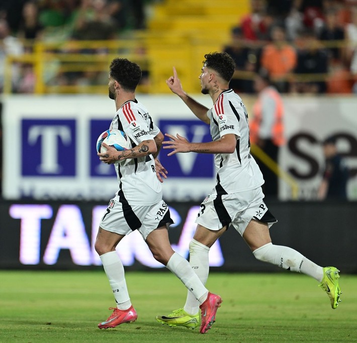 Gabriel Sara'nın ardından Semih Kılıçsoy da Premier Lig'in yolunu tutuyor - Resim: 2