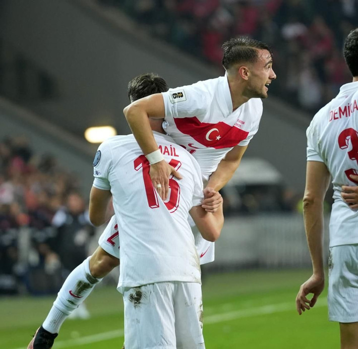 Nihat Kahveci'den milli futbolcuya sert sözler: Bir gram haklı değil - Resim: 2