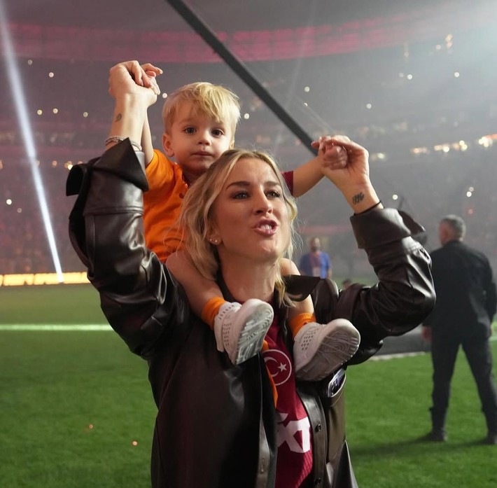 Mertens ve eşi, doğacak kız çocuklarına verecek Türkçe ismi buldu - Resim: 9