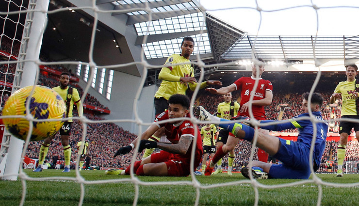 Liverpool 3 puanı 3 golle aldı!