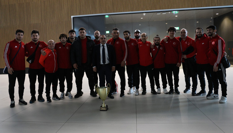 Rıza Kayaalp: İçimden Azerbaycan Bayrağı'nı öpmek geldi