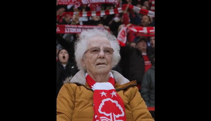Nottingham Forest taraftarlarından 92 yaşındaki kadına duygulandıran sürpriz!