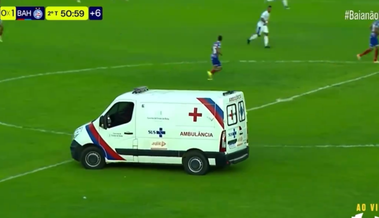 Brezilya'da enteresan olay: Maç esnasında sahaya ambulans girdi!