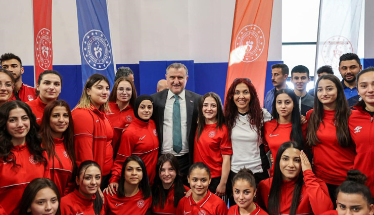 Bakan Bak: Antrenörlük eğitimini bilimsel esaslara göre yapıyoruz