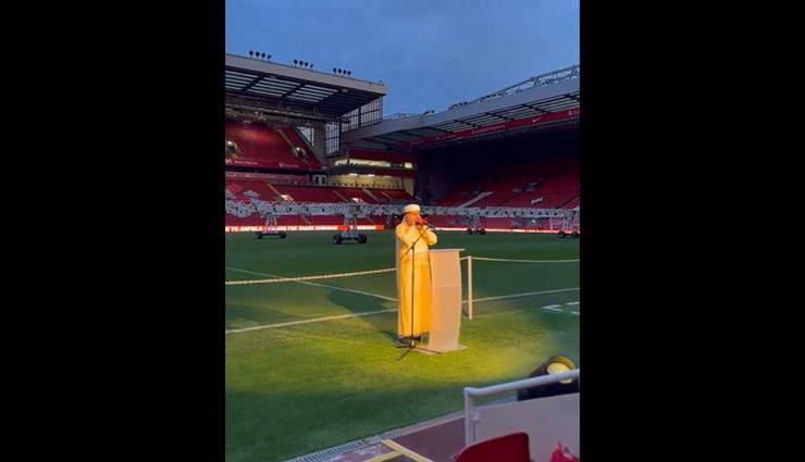 Liverpool Anfield Road'da iftar organizasyonu düzenledi