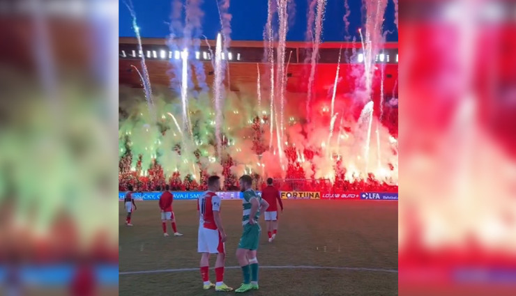 Slavia Prag taraftarından görsel şölen