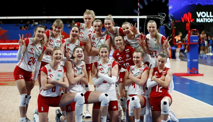 Polonya, Hollanda'yı set vermeden geçti