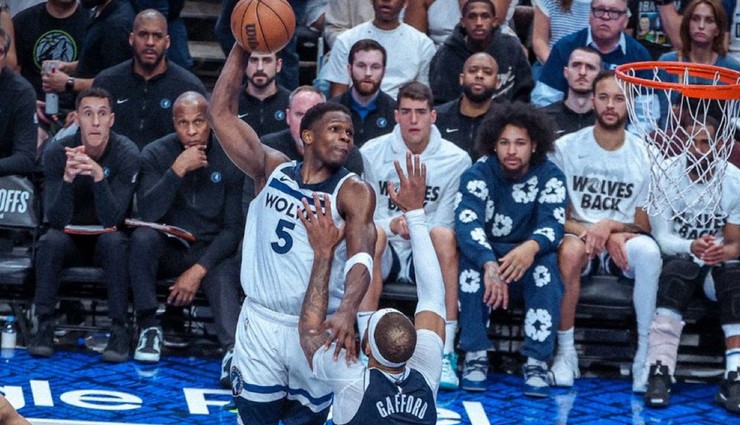 Wolves, Mavericks'i 105-100 yendi