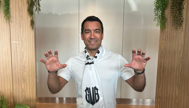 Giovanni van Bronckhorst İstanbul'da