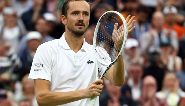 Carlos Alcaraz ve Daniil Medvedev, Wimbledon'da yarı finale yükseldi