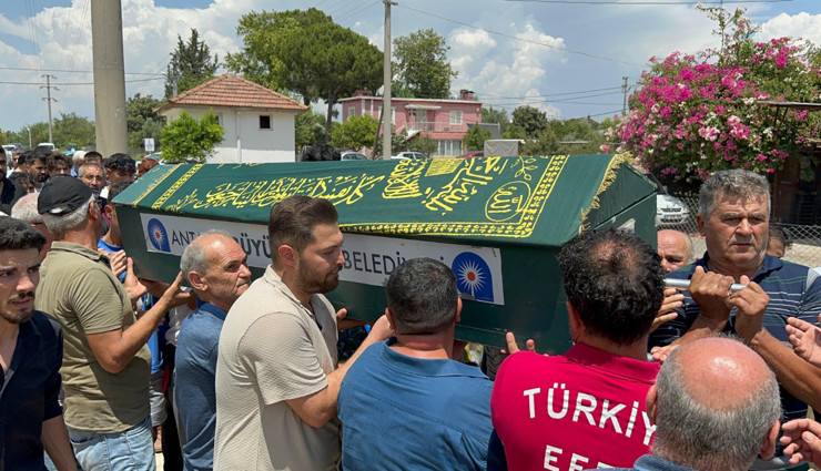 Futbol antrenörü Samet Özcan, halı saha maçı sonrası fenalaşıp hayatını kaybetti