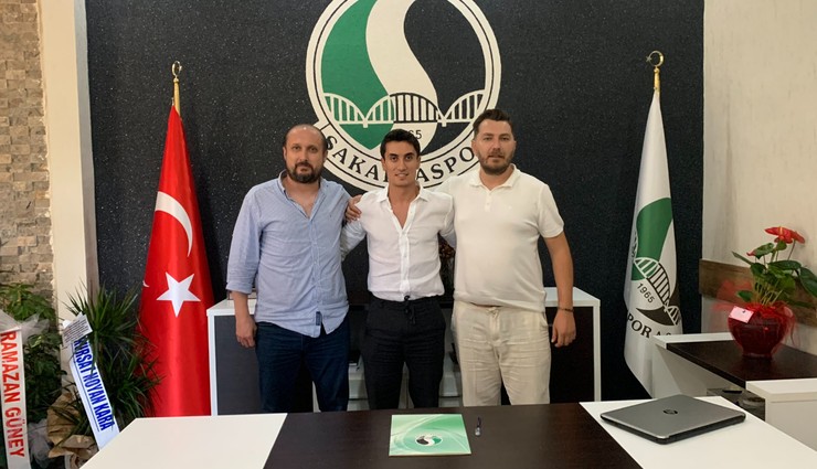 Sakaryaspor sağ bek Cebrail Karayel'i transfer etti